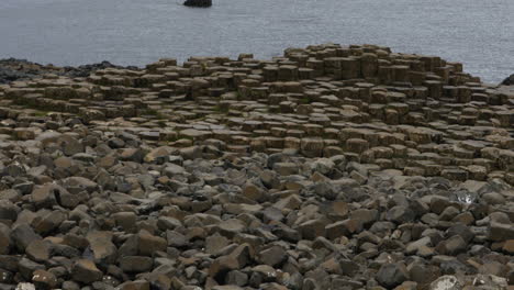 Columnas-De-Basalto-En-La-Calzada-Del-Gigante-En-El-Condado-De-Antrim,-Irlanda-Del-Norte