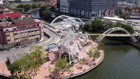 rueda de la fortuna de melaka de imágenes de drones de 4k