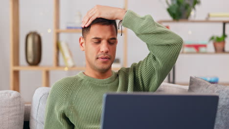 Estrés,-Fracaso-Y-Computadora-Portátil-Del-Hombre-En-El-Sofá-Leyendo