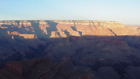 Sunshine-on-peak-of-steep-mountains-of-Grand-Canyon