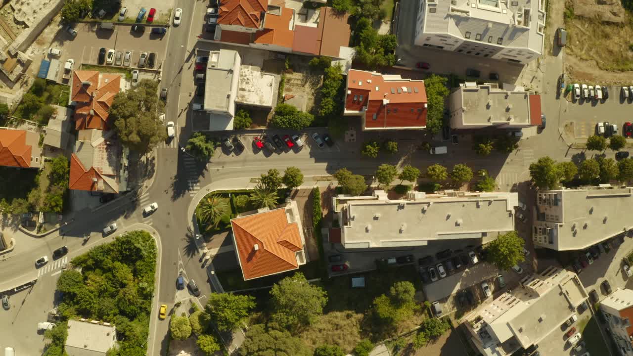 도시의 거리와 교통의 아름다운 전망