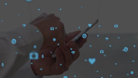 animación de iconos médicos sobre las manos utilizando el teléfono inteligente