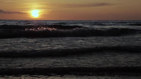 puesta de sol en el mar báltico, lapso de tiempo