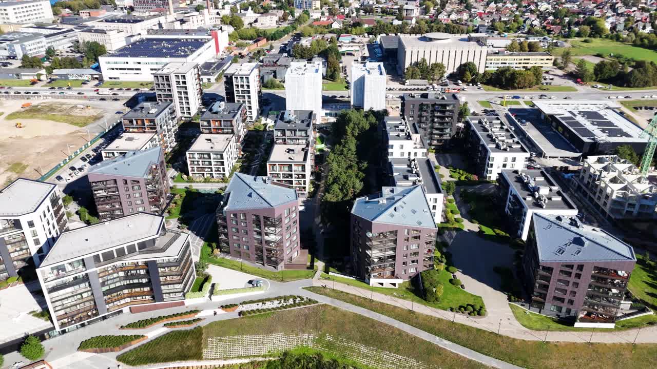 Nya och moderna hyreshus i Kaunas, flygvy