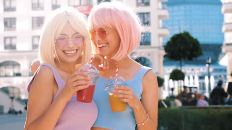 two friends enjoying drinks in the city