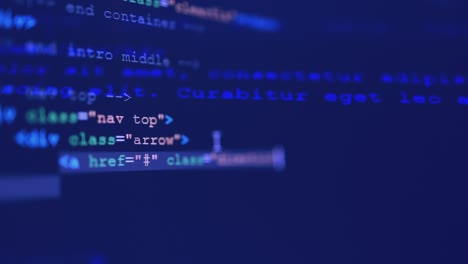 4k de primer plano disparado código de etiqueta html en el monitor de la pc desplazarse hacia abajo en la pantalla azul.