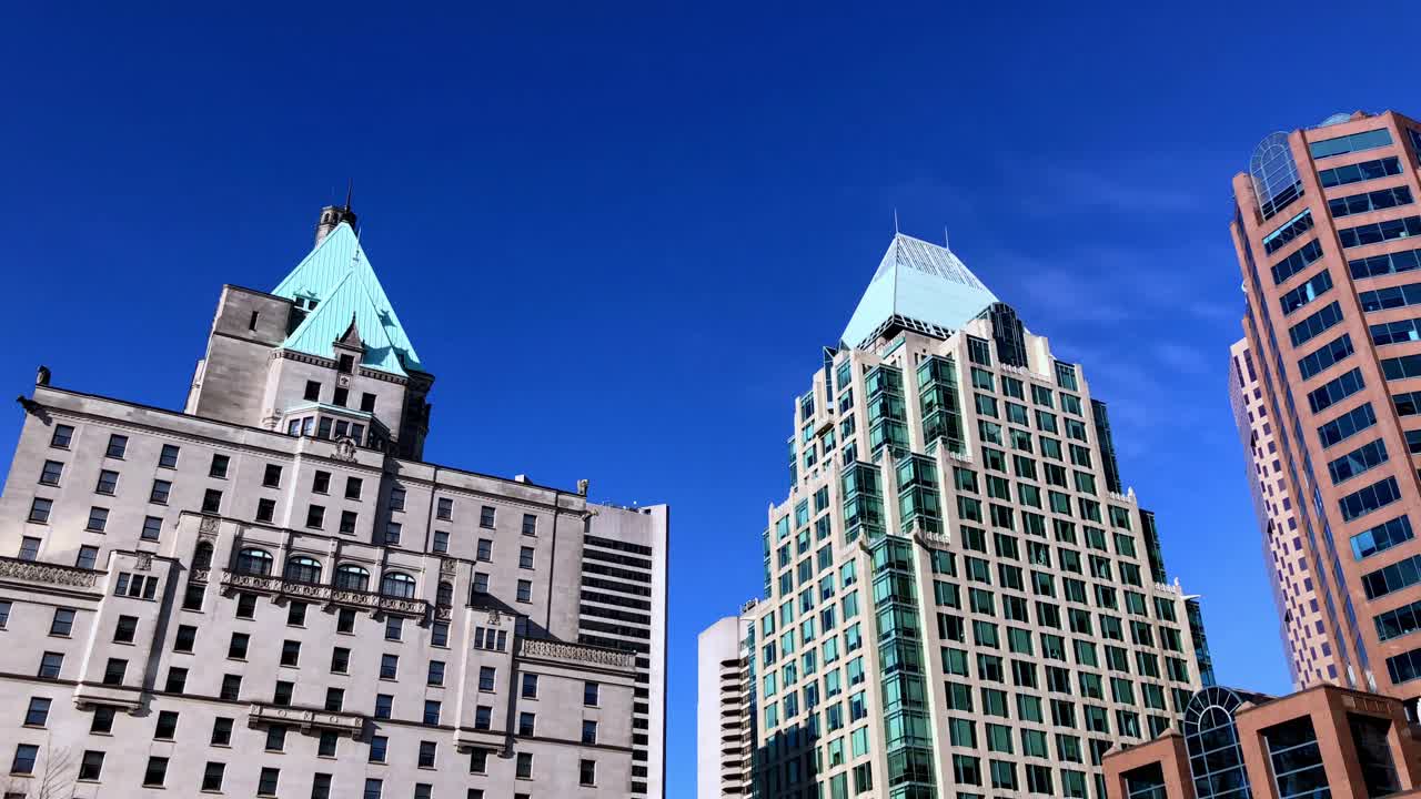 현대 도시 에서 놀라운 초고층 건물 들