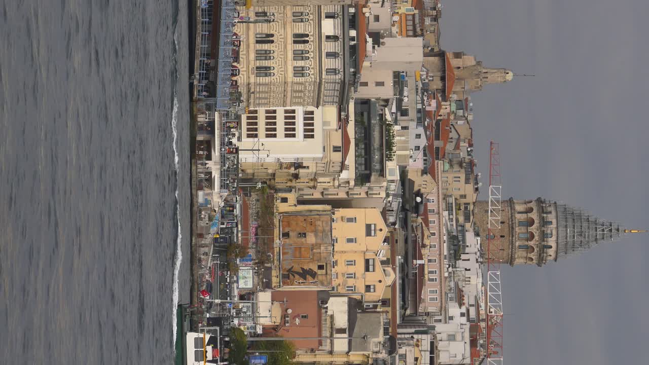 보스포러스 해협 에서 볼 수 있는 이스탄불 도시 풍경