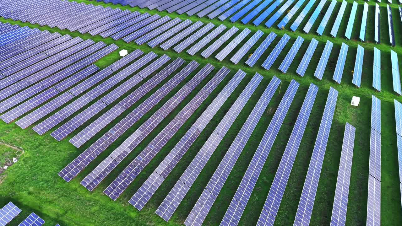 Large solar panel field transforms green energy landscape