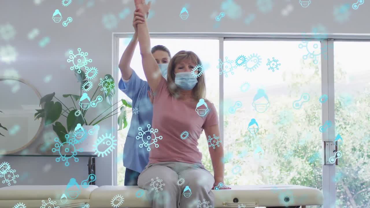 animación de células del virus covid sobre una mujer caucásica mayor y una enfermera que usan máscaras faciales haciendo ejercicio
