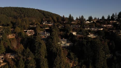 Casas-De-Lujo-Frente-Al-Mar-En-El-Oeste-De-Vancouver,-Canadá