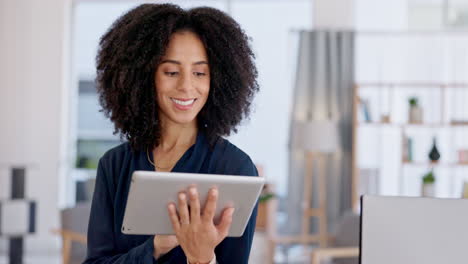 mujer, tableta y scroll, diseño web