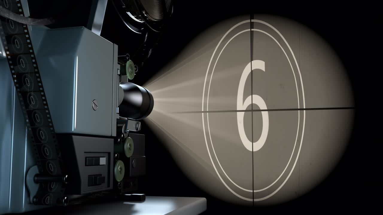 кинопроектор на экране кинотеатра и световые лучи проецируют видео