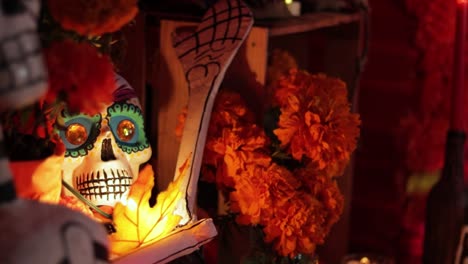 altar del festival del día de los muertos con decoración de muerte y flores de caléndula