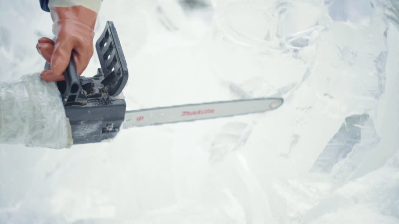 체인으로 얼음 조각