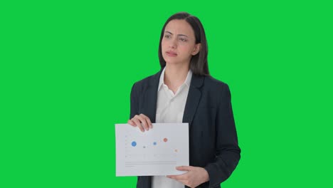 gerente india discutiendo el proyecto con los empleados pantalla verde