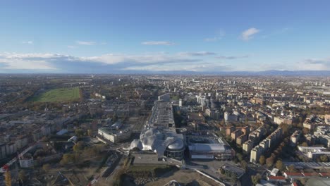 Panoramaaufnahmen-Der-Metropole-An-Einem-Sonnigen-Tag