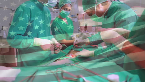 animación de agitar la bandera estadounidense contra un equipo de cirujanos diversos realizando una cirugía en el hospital