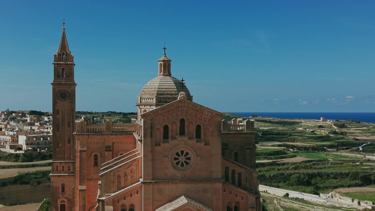 Vista aerea della Basilica di Ta' Pinu a Gozo, Malta
