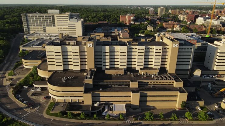 Ospedale dell'Università del Michigan, vista laterale aerea con drone