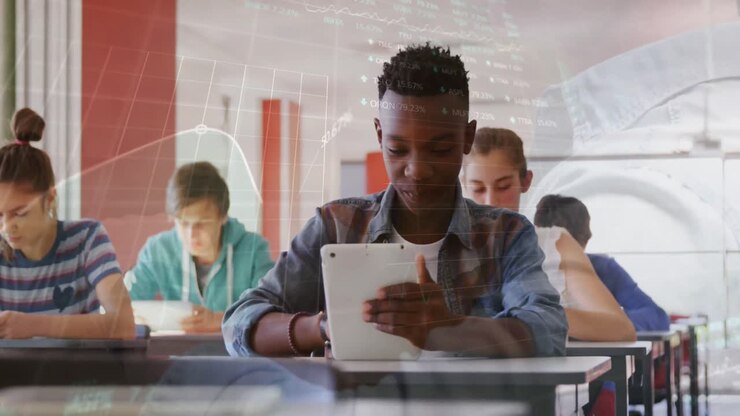 Animazione di grafici e tabellone di trading su studenti multietnici che usano un tablet digitale in classe