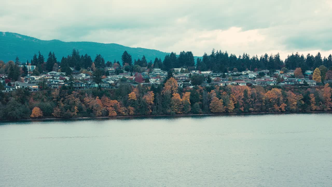 casas residenciales en la costa boscosa