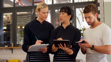 waiter and waitress writing order in notepad 4k