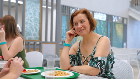 women eating lunch in a cafeteria