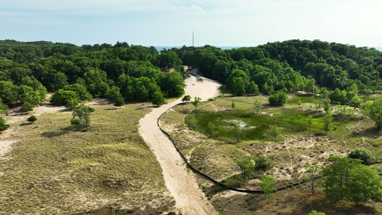 empujando hacia la carretera recién construida