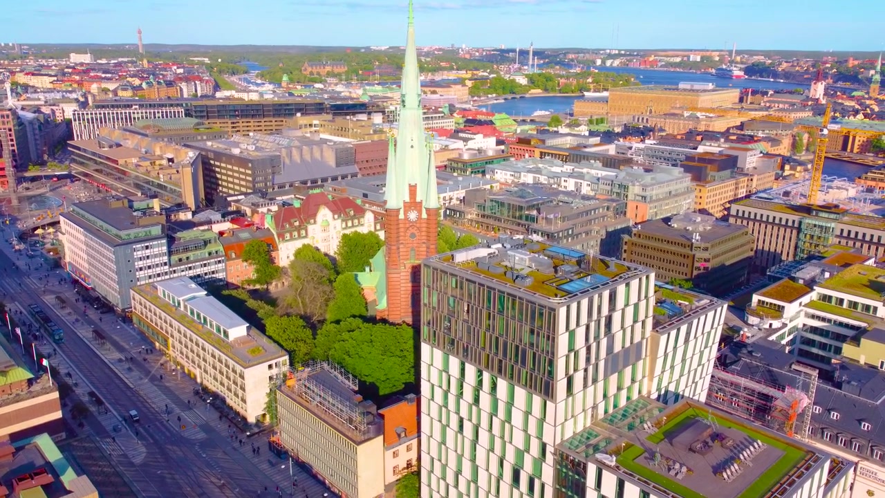 Sankta Clara kyrktorn i centrala Stockholm, Sverige. Flygfoto med drönare.