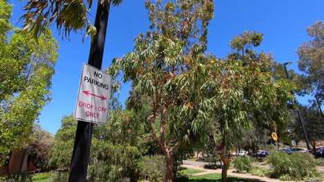 señal de salida en los terrenos del hospital de la base de la colina rota