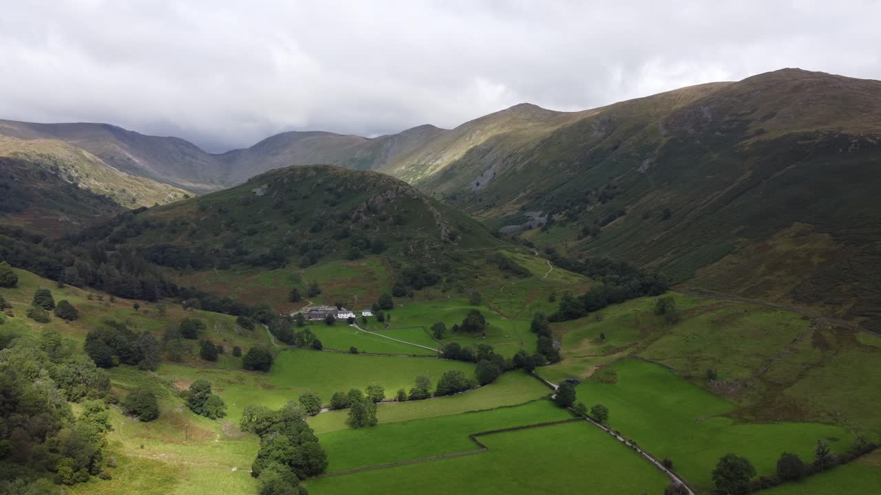 tierras agrícolas kirkstone pass distrito de los lagos cumbria reino unido imágenes aéreas