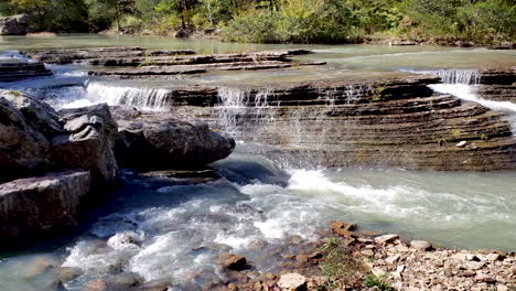 Six-Finger-Falls-Arkansas-Blaues-Grünes-Wasser