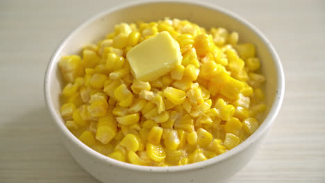 buttered corn or sweet corn with butter