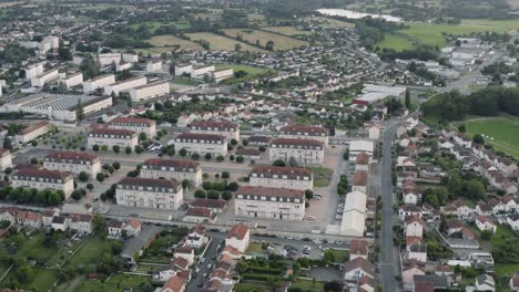 Drohnen-Luftaufnahme-Von-Montluçon-In-Zentralfrankreich