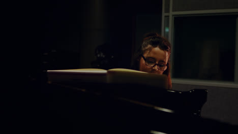 Woman-playing-a-piano