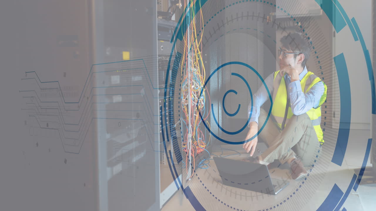 animación del ojo en los círculos de carga, ingeniero masculino asiático pensativo mirando el sistema de servidor de datos