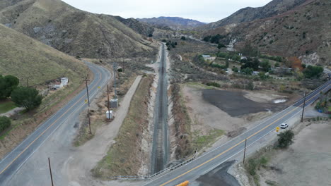 Descending-on-empty-train-tracks-in-Soledad,-California