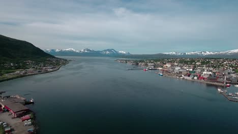 Puente-De-La-Ciudad-De-Tromso,-Imágenes-Aéreas-De-Noruega.