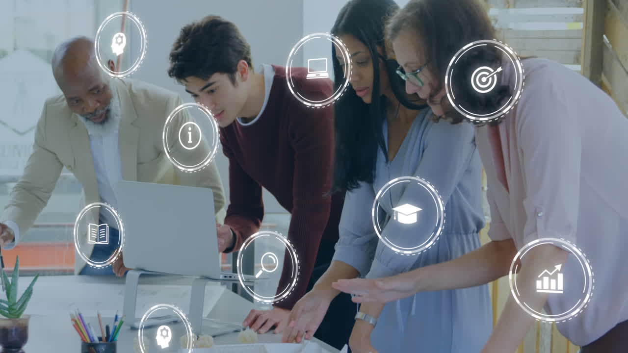 animación de iconos digitales que caen contra un equipo de diversos colegas discutiendo juntos en la oficina