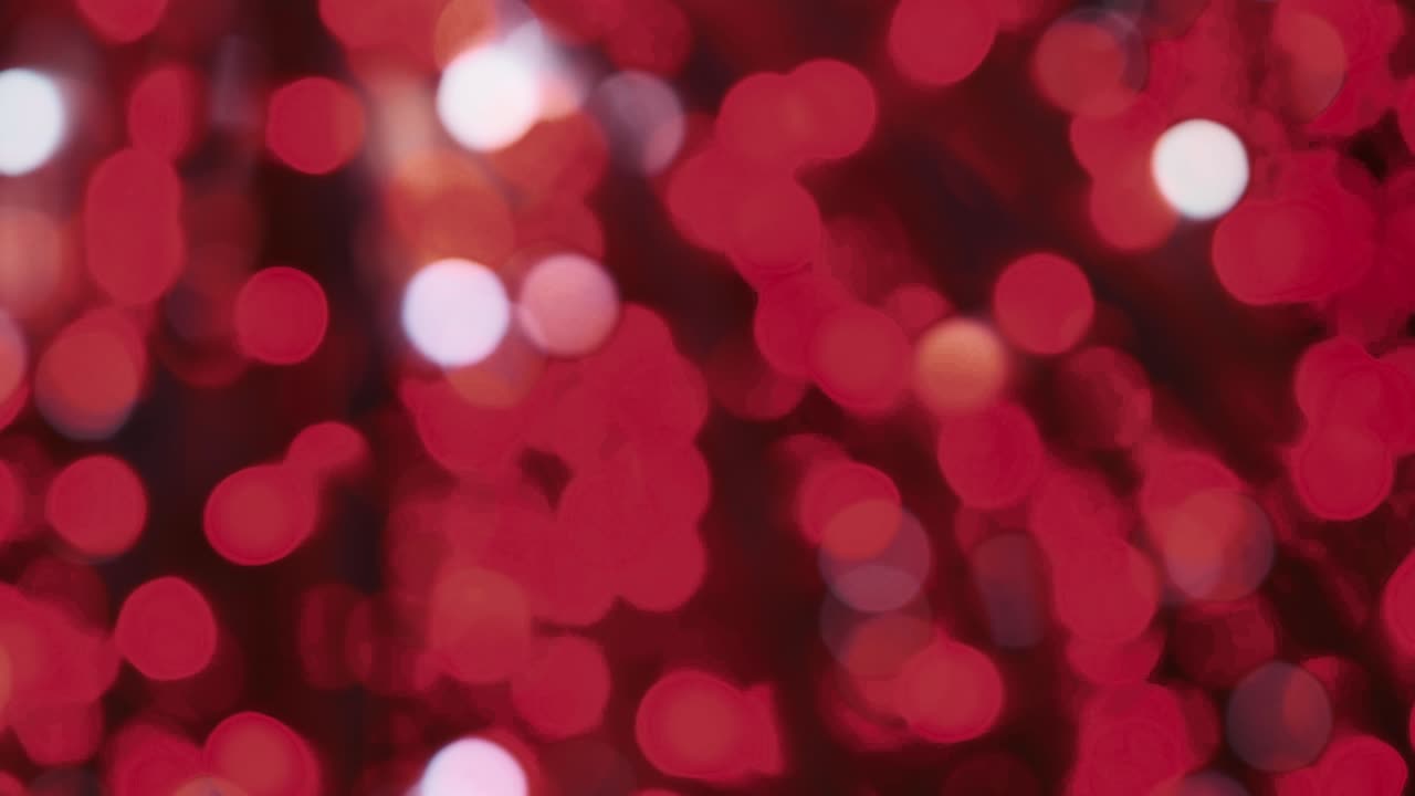 luces de navidad borrosas brillando en gamma roja