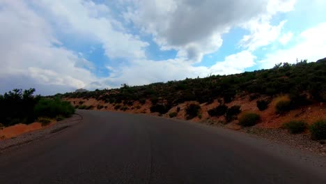 red rock scenic drive revela paisajes dramáticos y vistas a las montañas