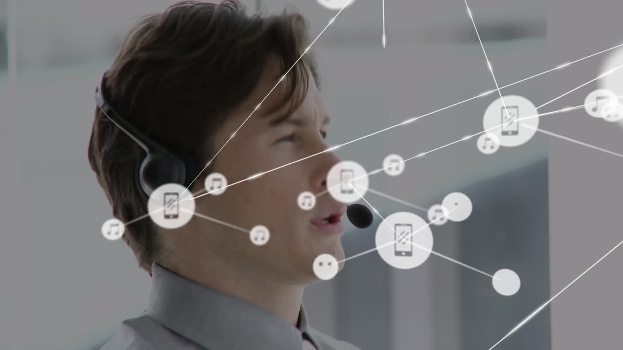 헤드 ⁇ 을 착용한 사업가에 대한 연결 네트워크와 아이콘의 애니메이션