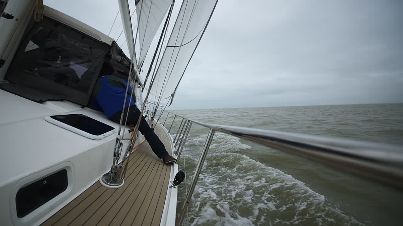 Eine Yacht in Frankreich segeln