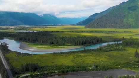 Video-4k-De-Montañas-Cerca-Del-Brazo-Turnagain,-Ak