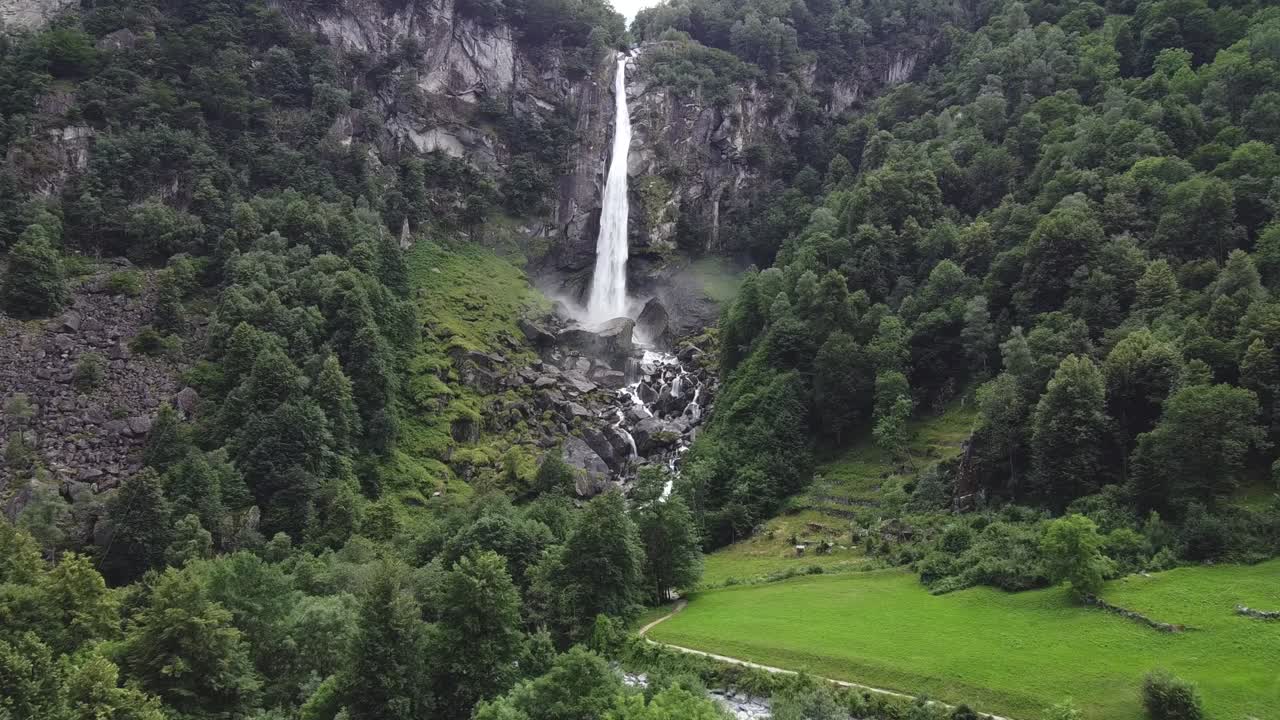 Cascata di Foroglio in Svizzera