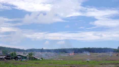 Feuer-In-Einem-Thailändischen-Dorf