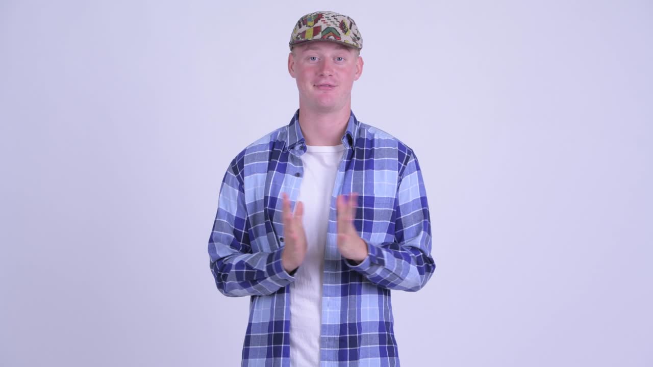 행복한 젊은 잘생긴 스터 남자