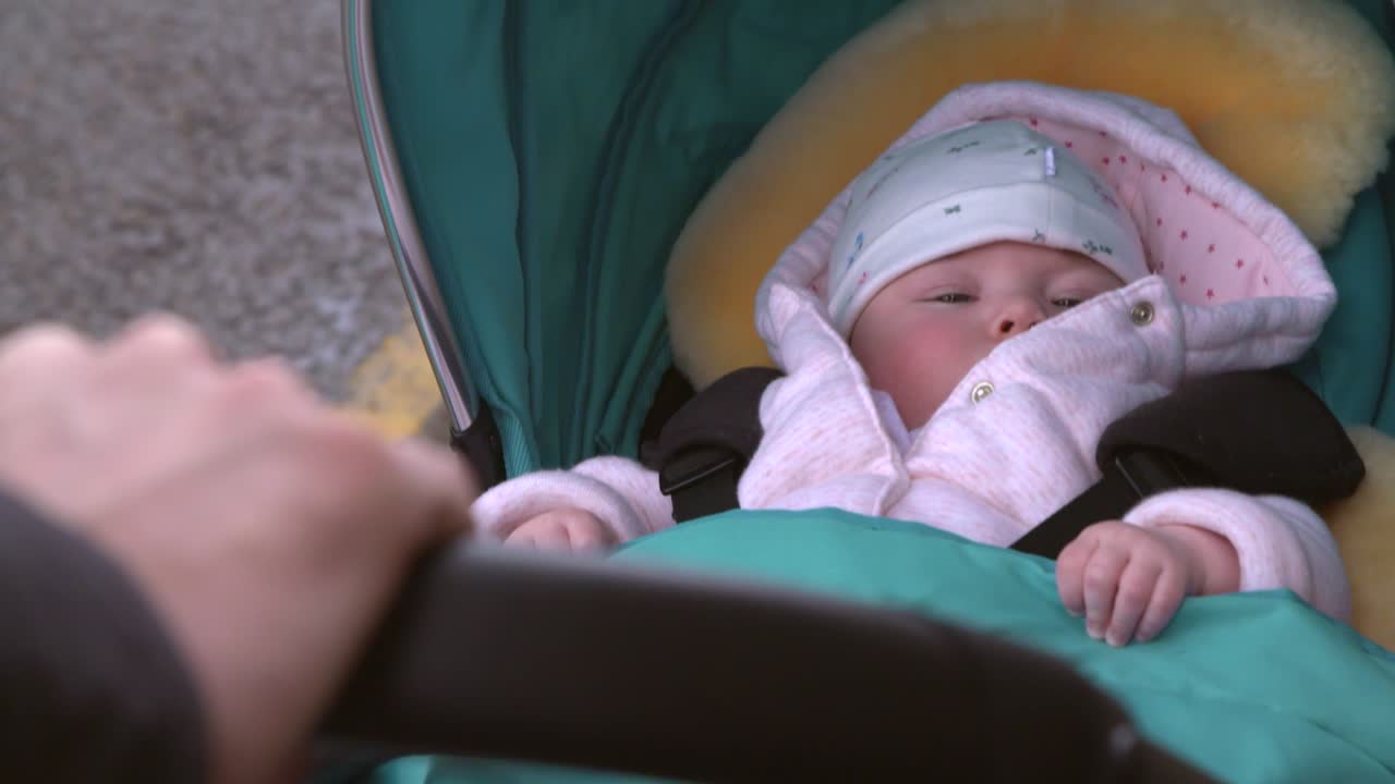 유모차의 아기 04