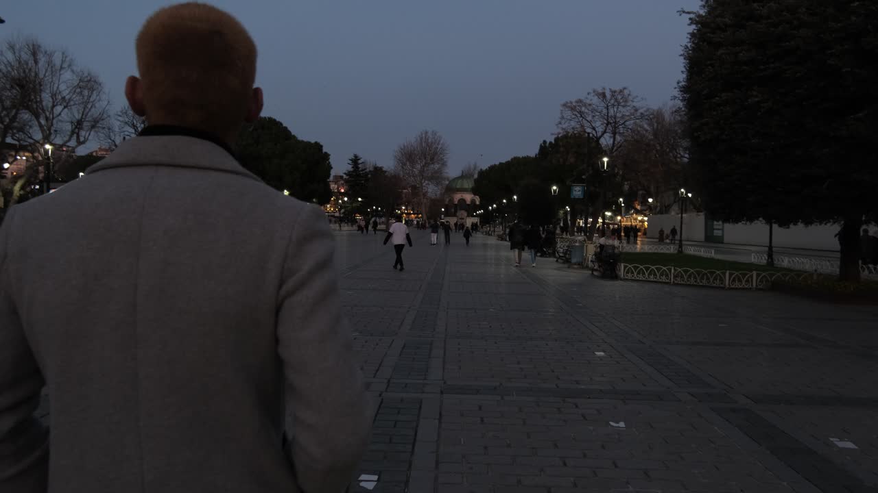 ипподром молодого человека